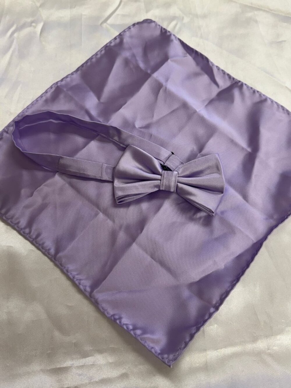 NWOT Lavendar Bow Tie and Hankie